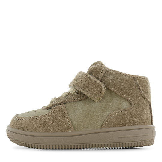 Go Banana’s taupe sneaker