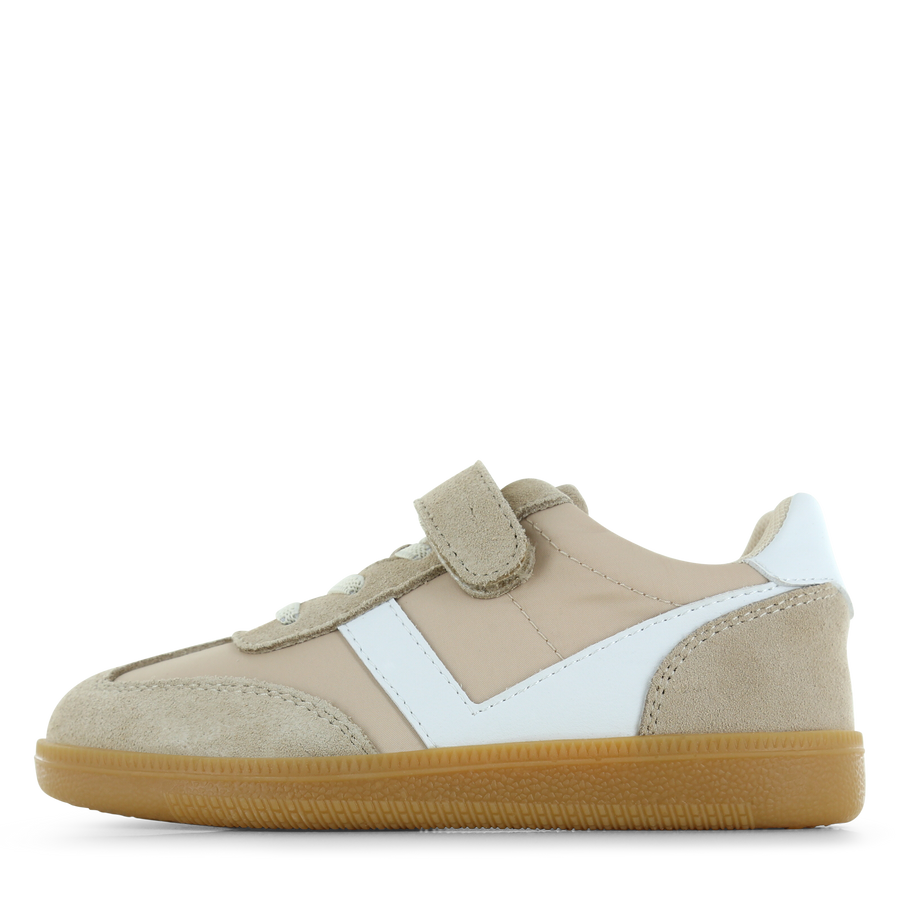 Go Banana’s beige sneaker